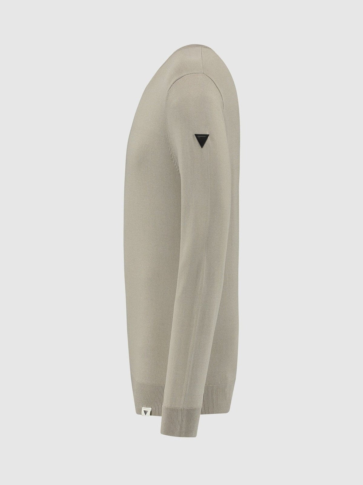 Crewneck flat knit with triangle badge on sleeve