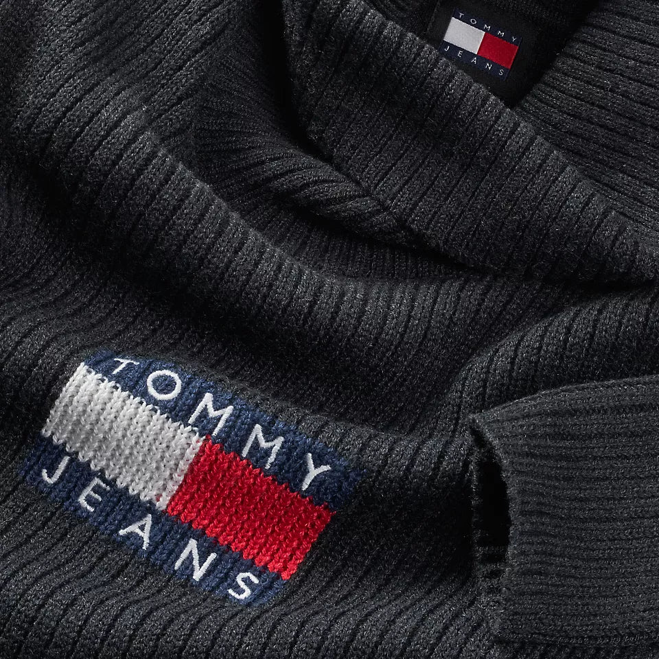TJW MELANGE TRTLNCK FLAG SWEATER BLACK MELANGE