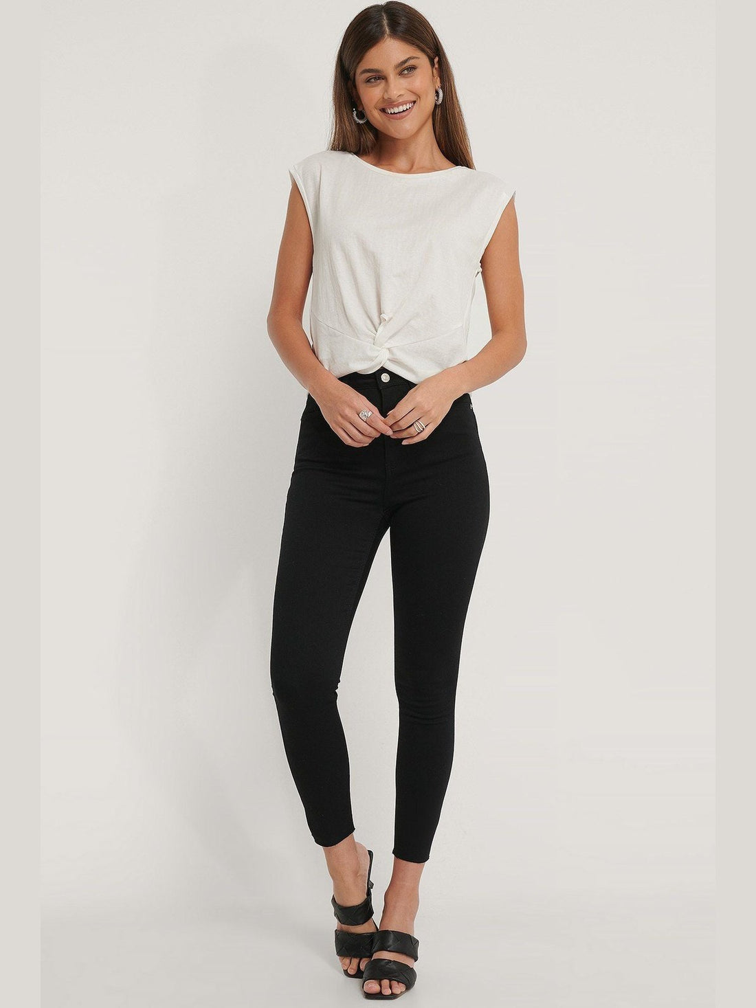 SKINNY HIGH WAIST RAW HEM JEANS - Black