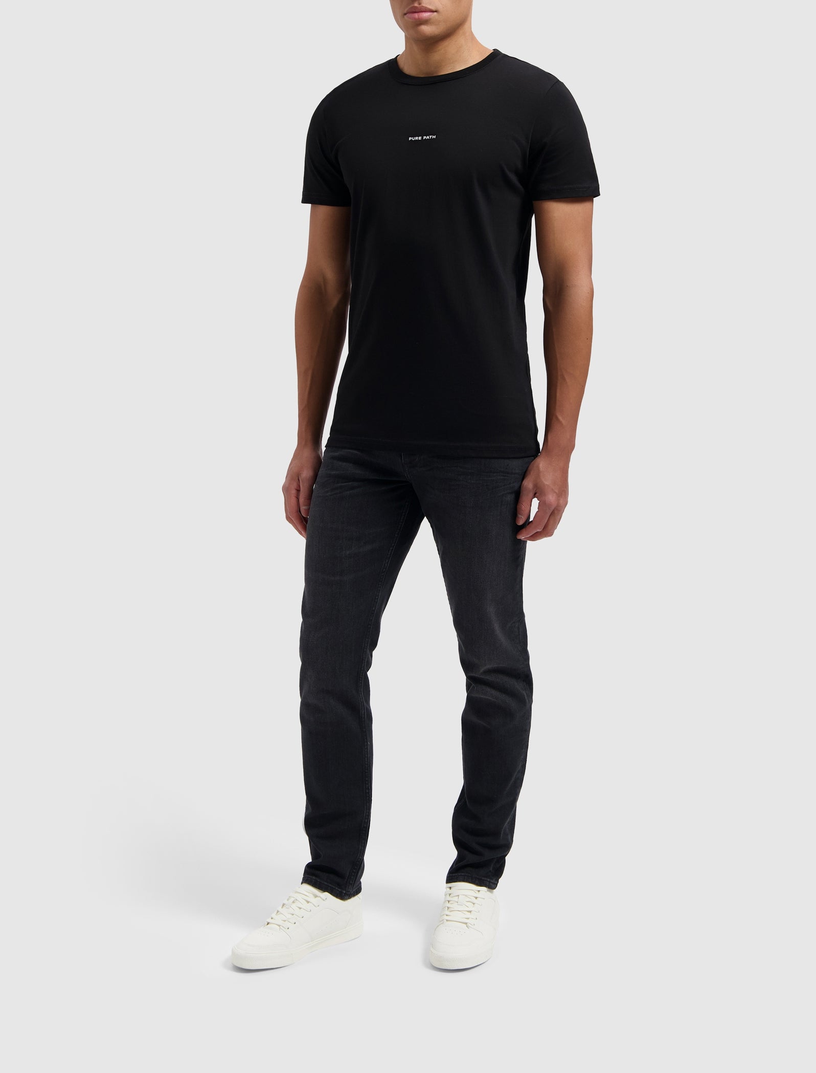 Essential Logo T-shirt Black