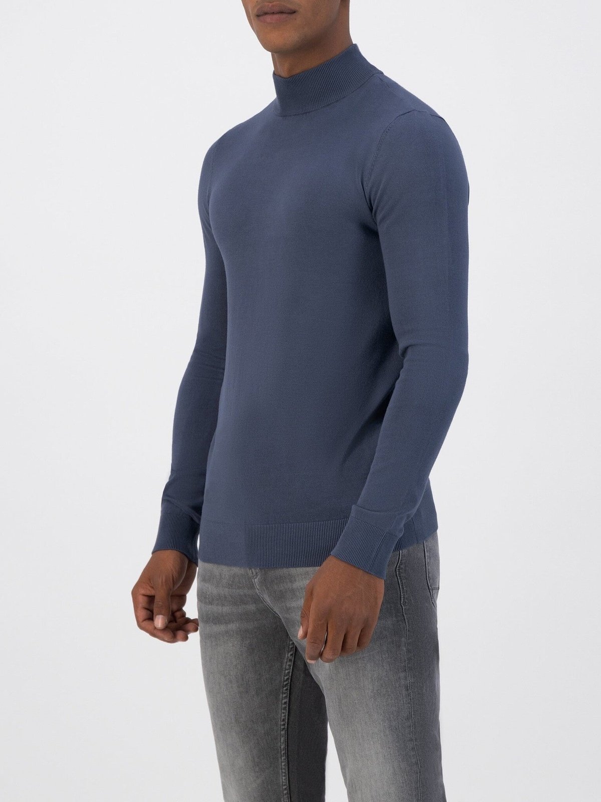 Seasonal essential mockneck