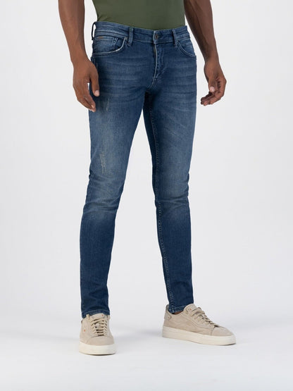 Skinny fit jeans with abrassions at pocket end