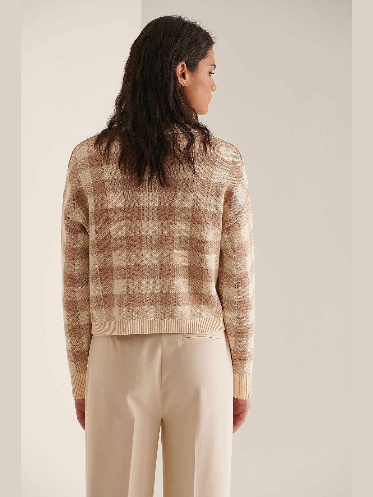 ROUND NECK KNITTED SWEATER - Beige Check