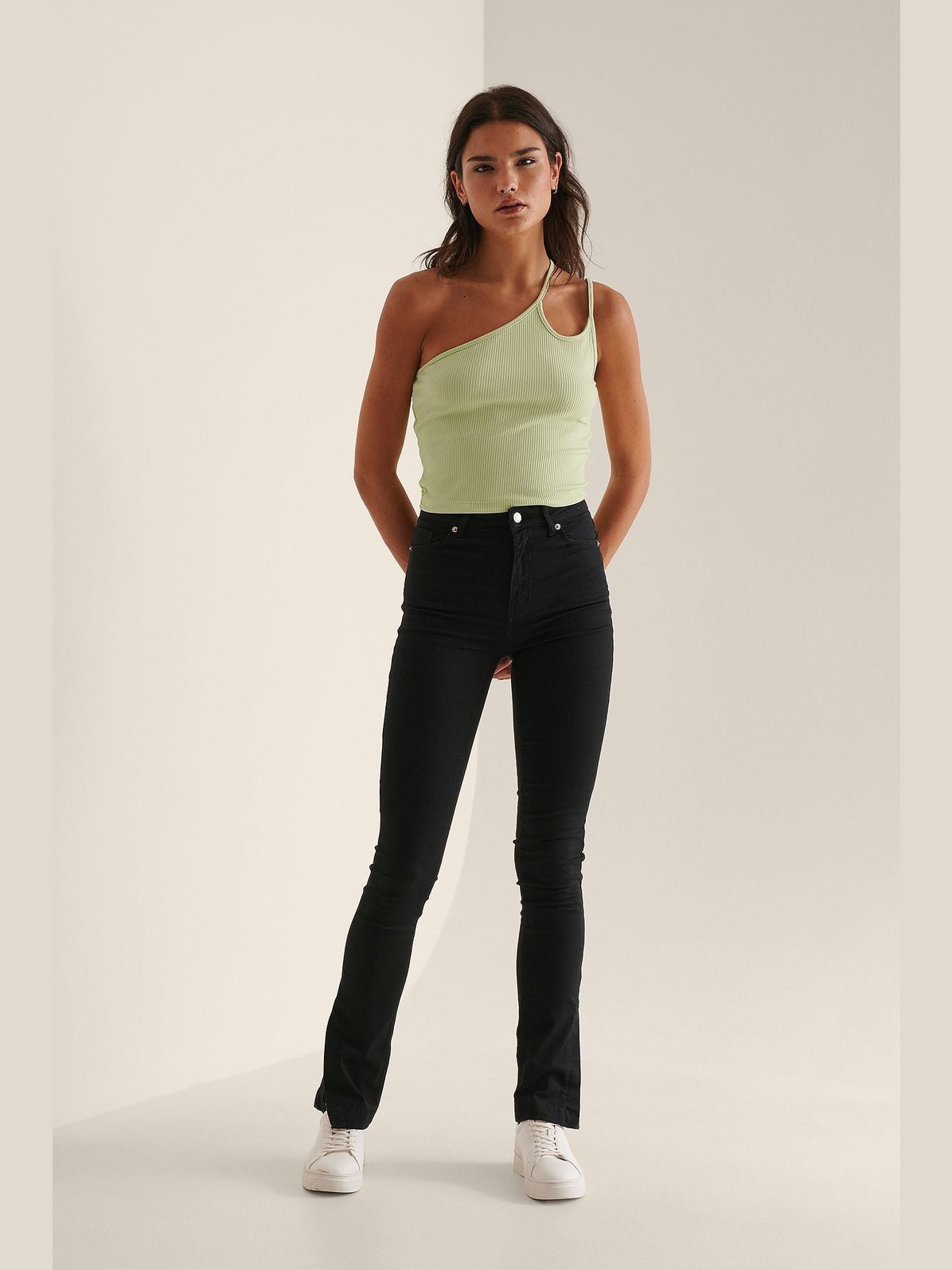 SIDE SLIT SKINNY JEANS  - Black